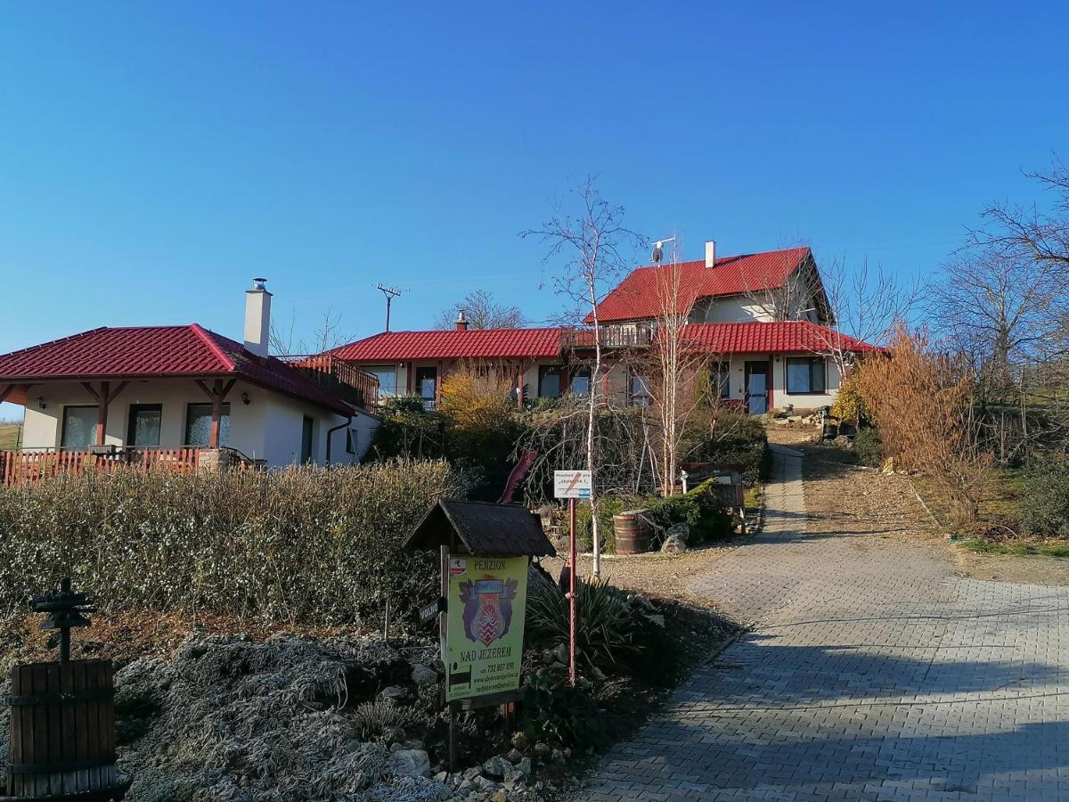 Penzion Nad Jezerem Pavlov Bagian luar foto