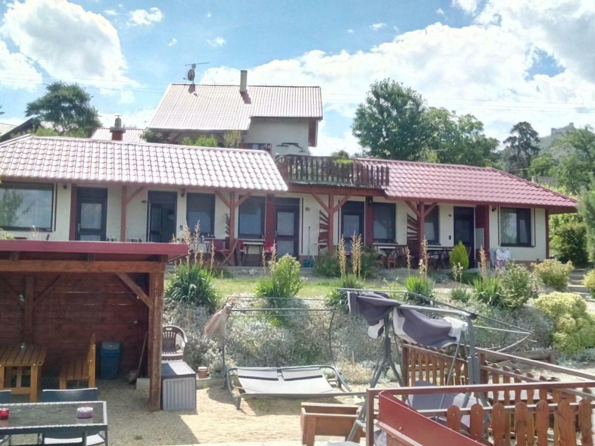 Penzion Nad Jezerem Pavlov Bagian luar foto