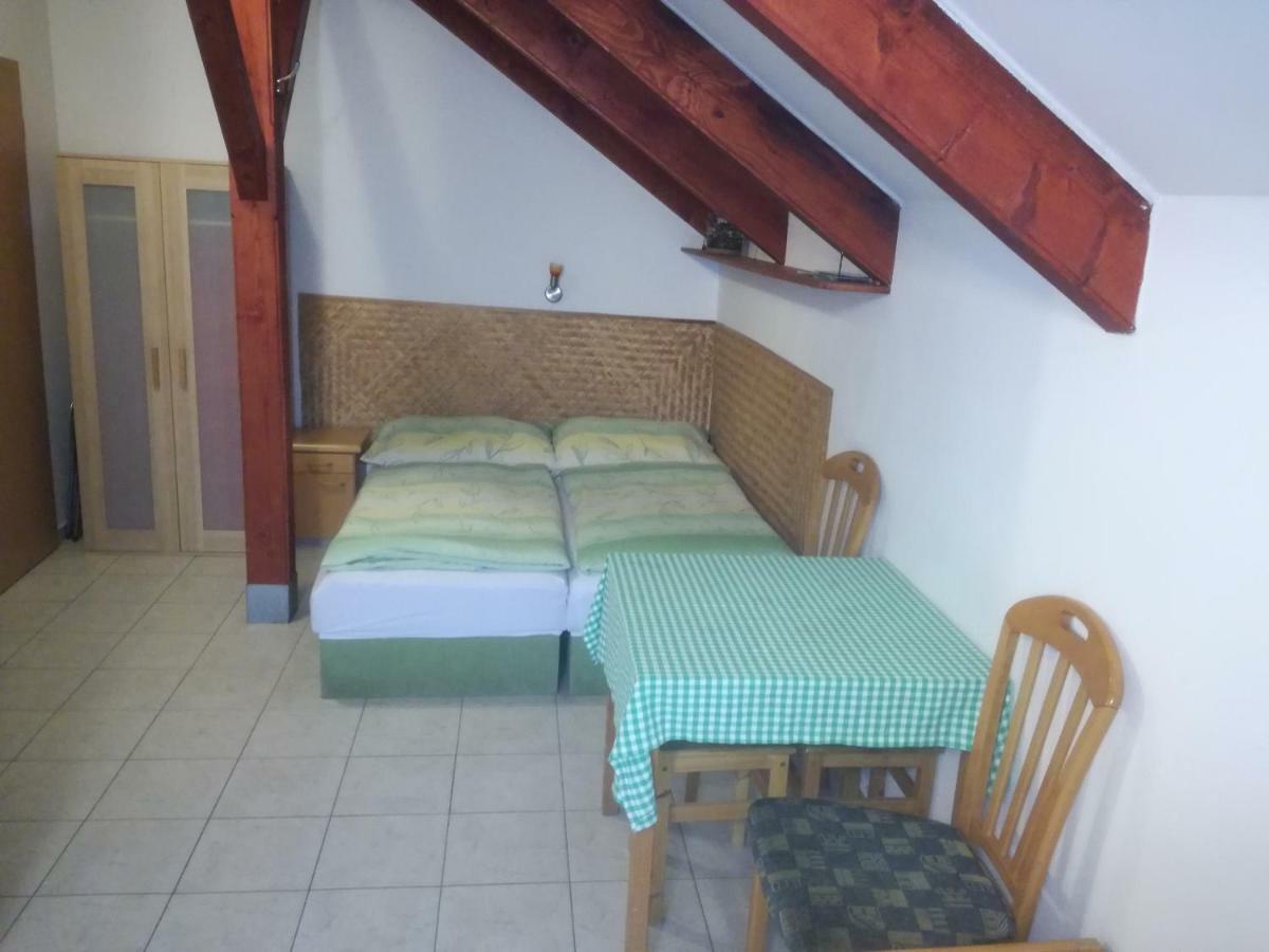 Penzion Nad Jezerem Pavlov Bagian luar foto