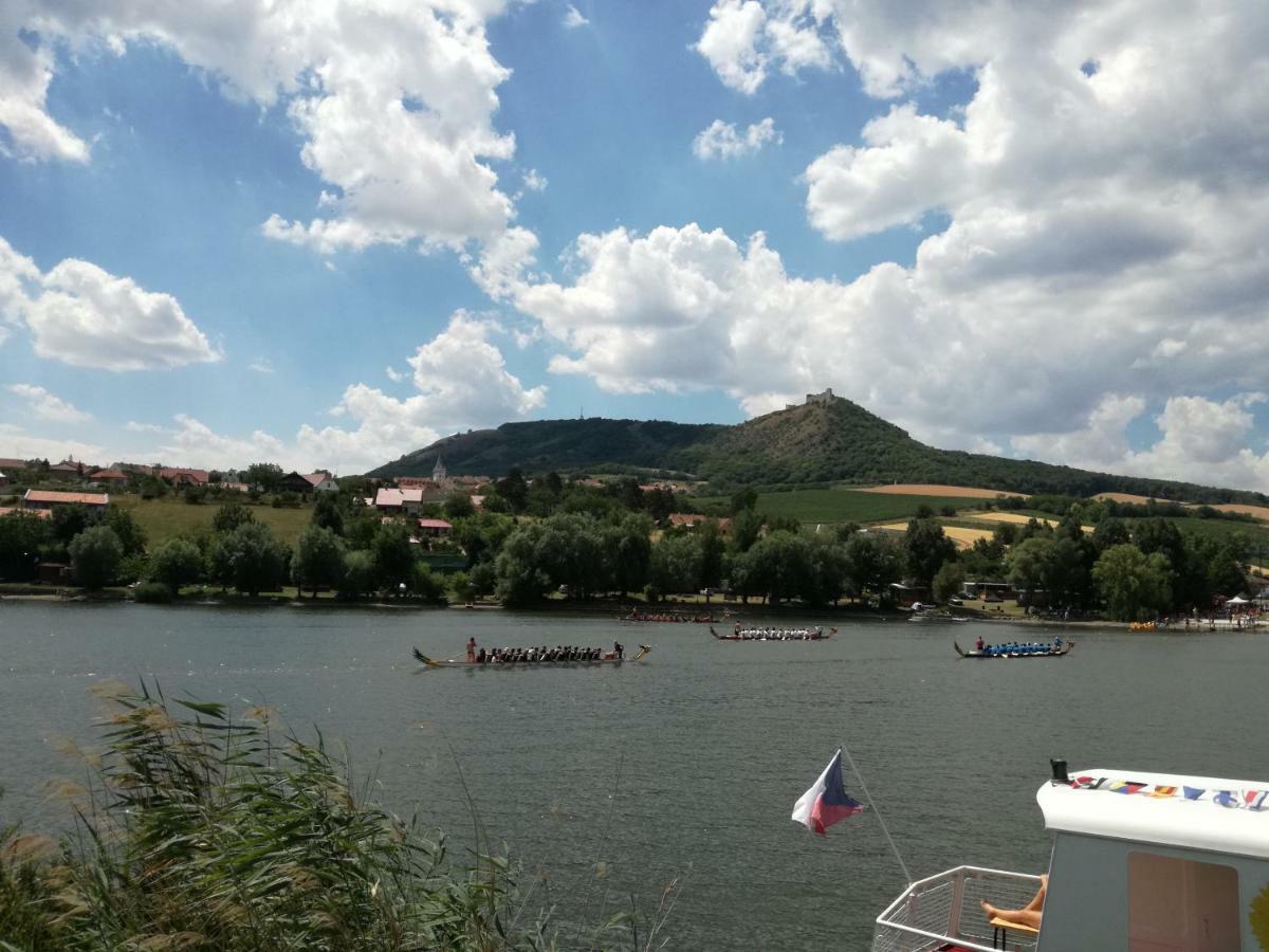 Penzion Nad Jezerem Pavlov Bagian luar foto