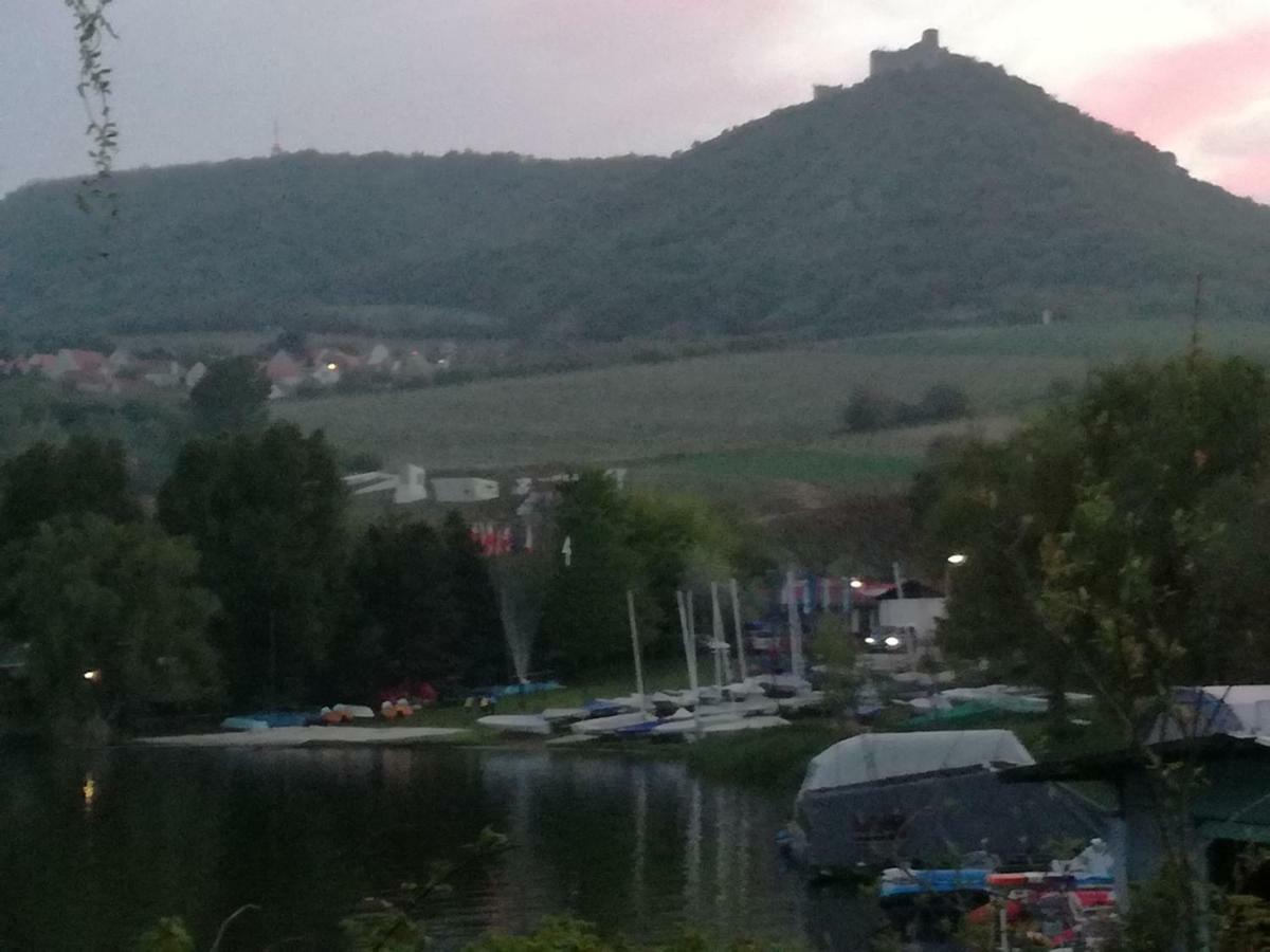Penzion Nad Jezerem Pavlov Bagian luar foto