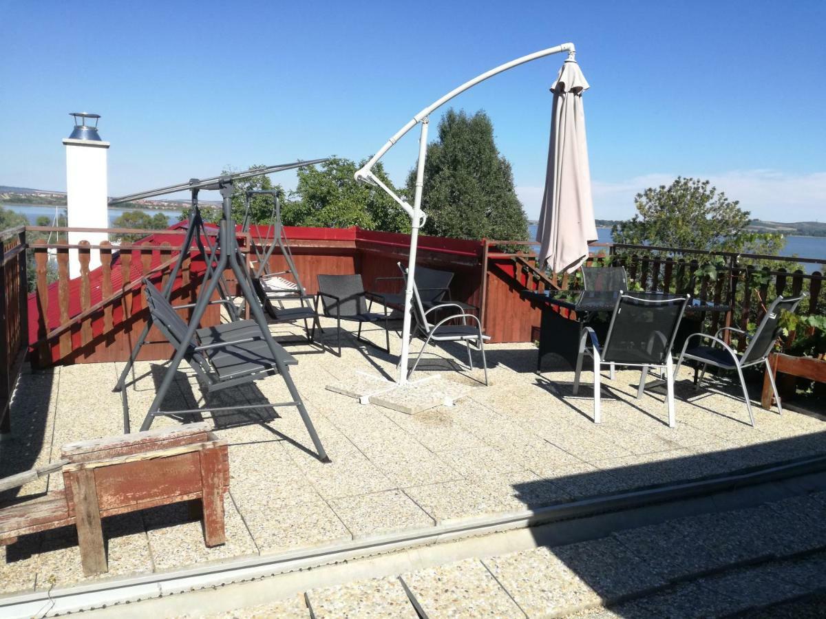 Penzion Nad Jezerem Pavlov Bagian luar foto
