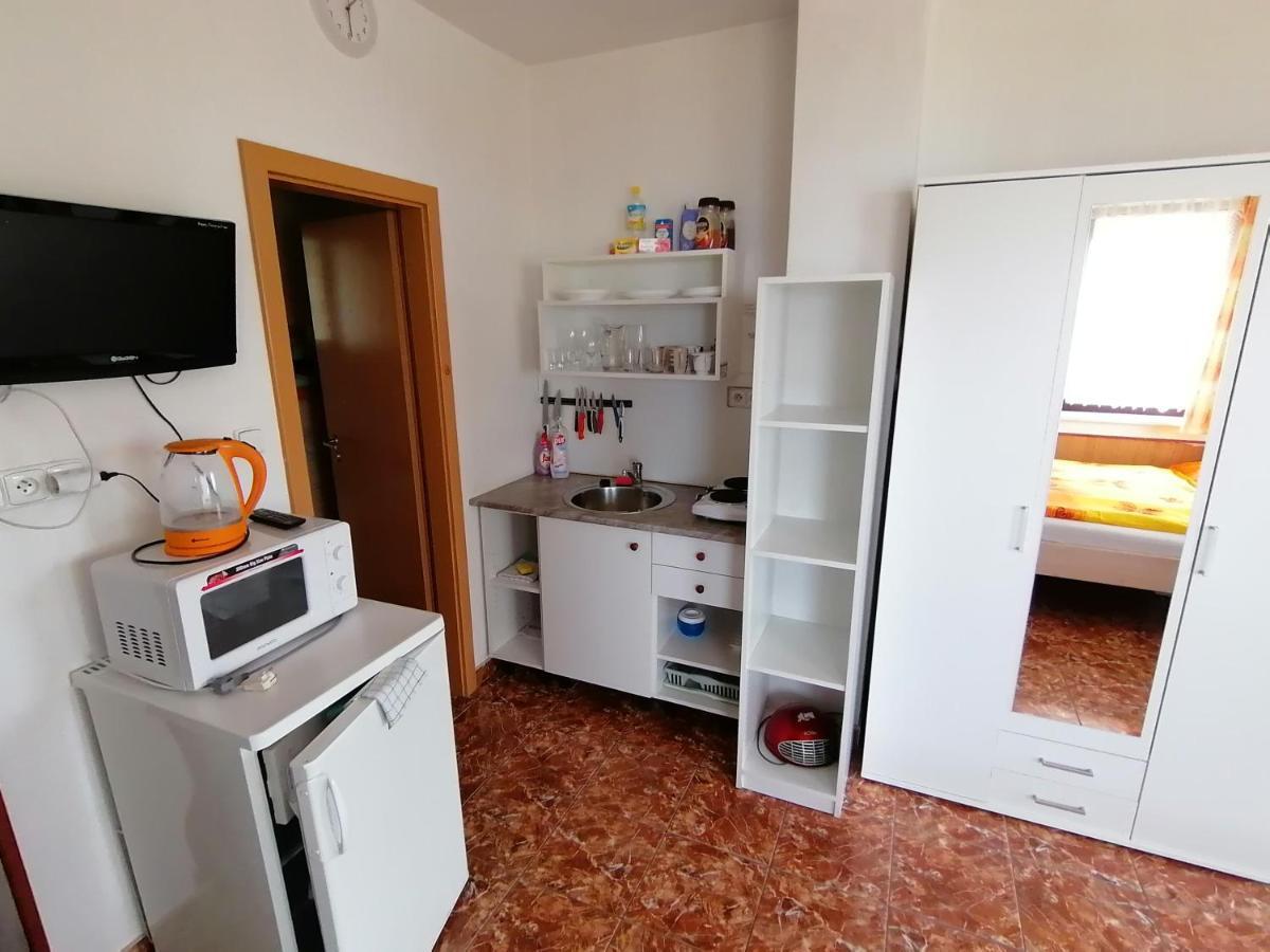 Penzion Nad Jezerem Pavlov Bagian luar foto