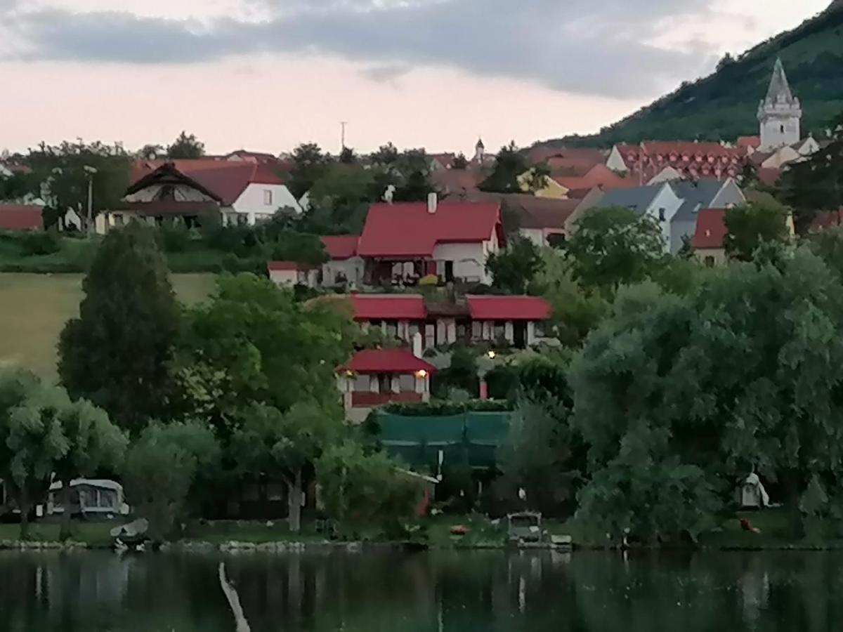 Penzion Nad Jezerem Pavlov Bagian luar foto