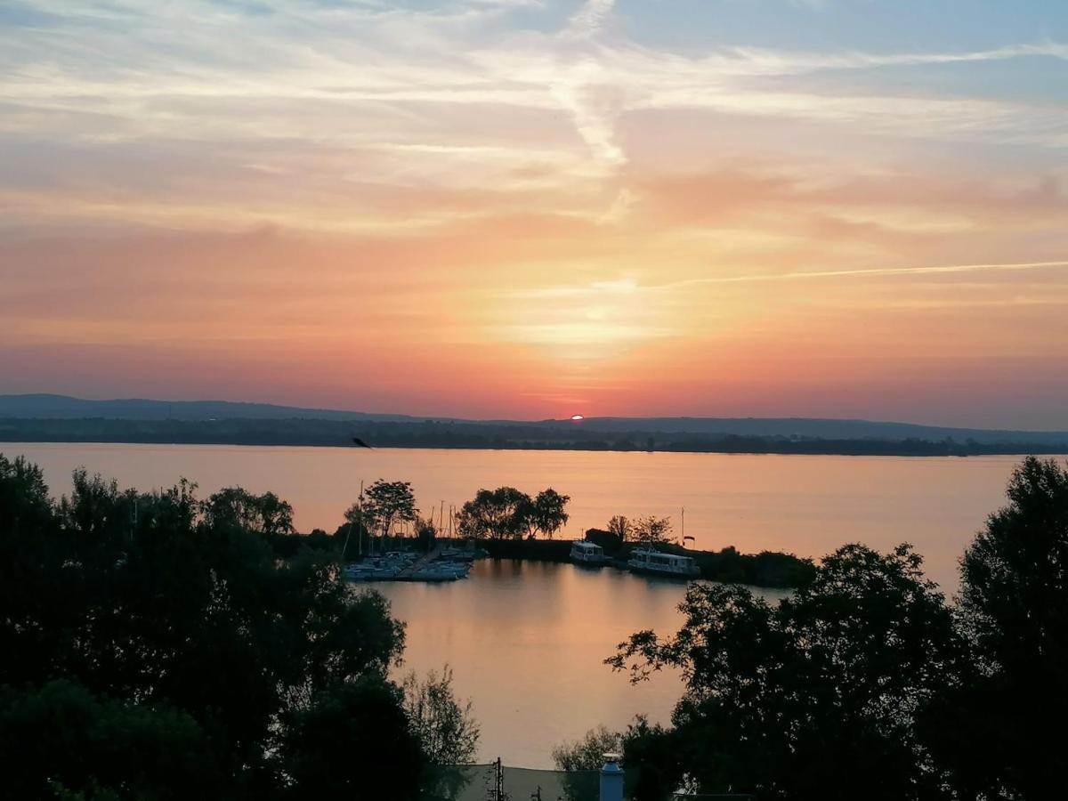 Penzion Nad Jezerem Pavlov Bagian luar foto