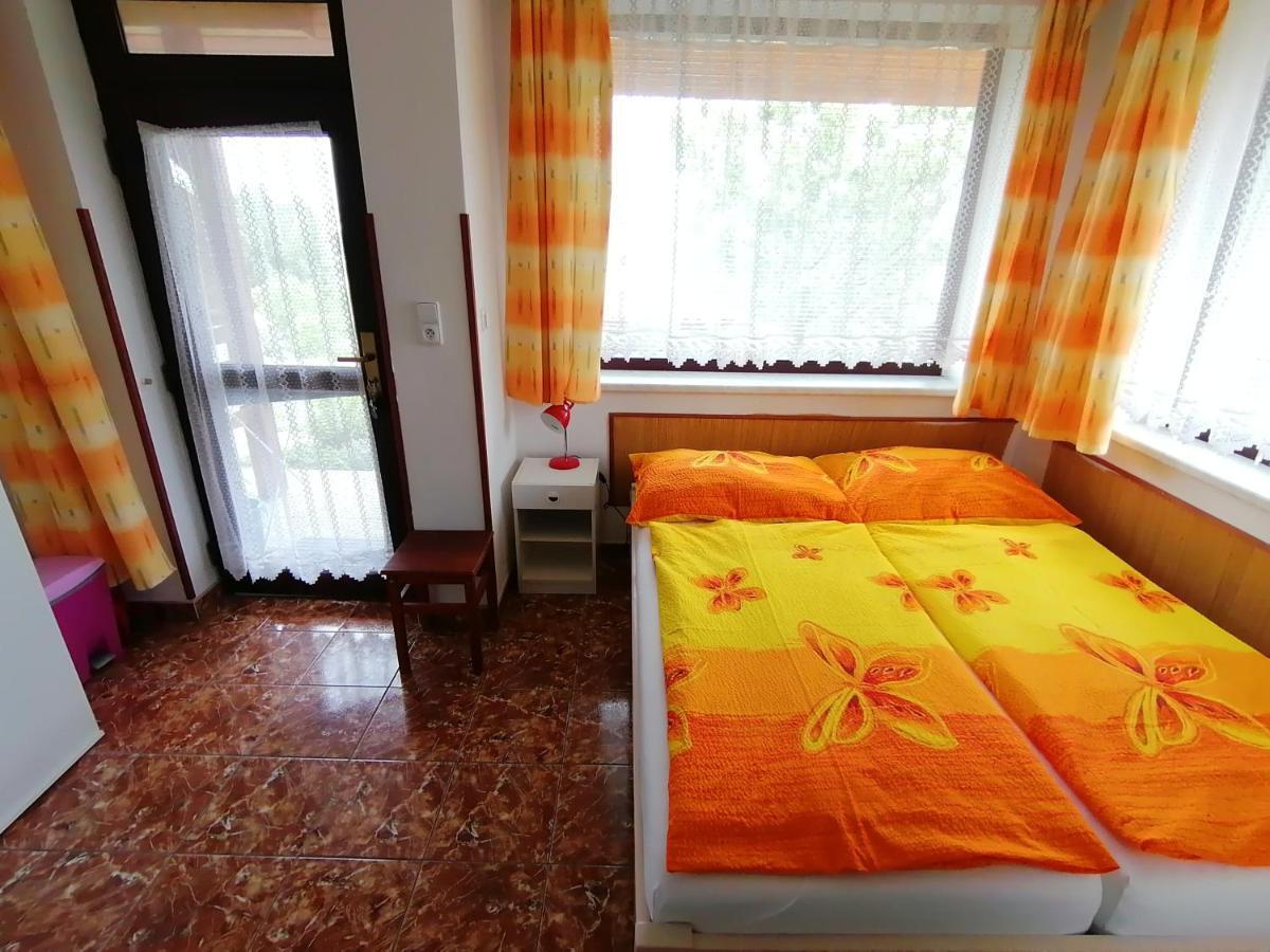 Penzion Nad Jezerem Pavlov Bagian luar foto
