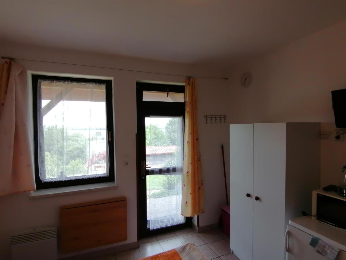 Penzion Nad Jezerem Pavlov Bagian luar foto