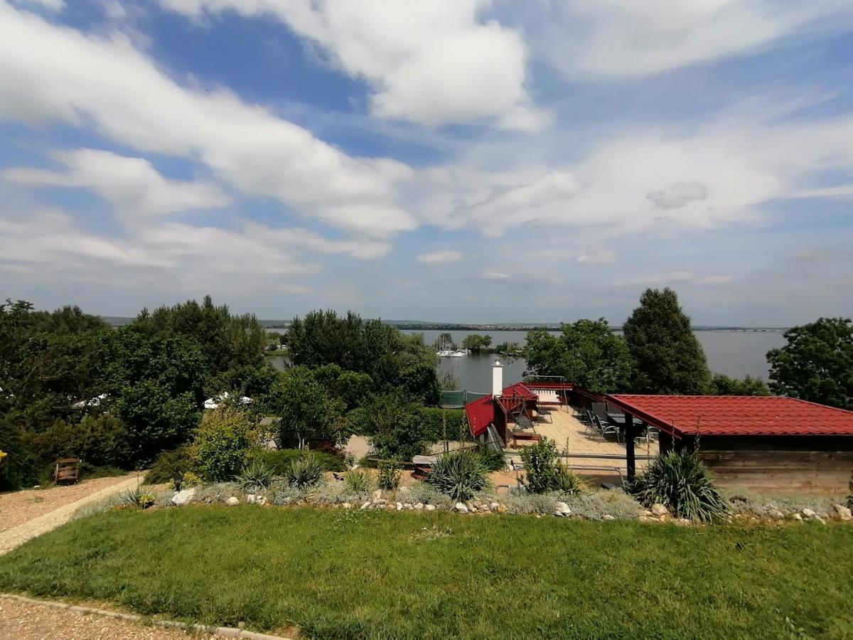 Penzion Nad Jezerem Pavlov Bagian luar foto